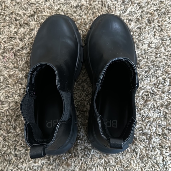 BP. Niya Lug Sole Chelsea Boot in Black - Picture 6 of 8